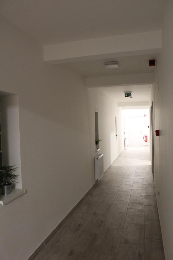 Czermann Holiday Inn Oroszlany Bagian luar foto
